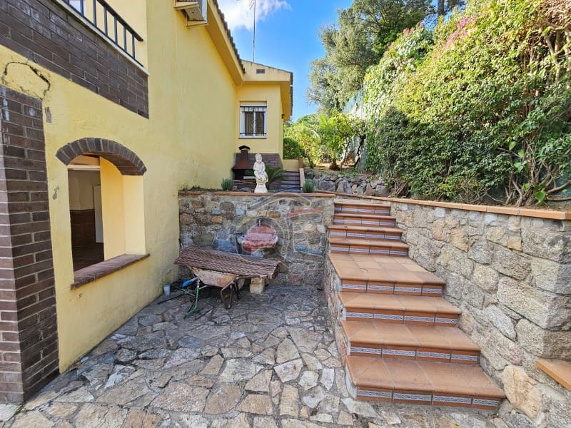 3 bedroom Villa for sale in Santa Cristina d'Aro with garage - € 377,500 (Ref: 9294332)