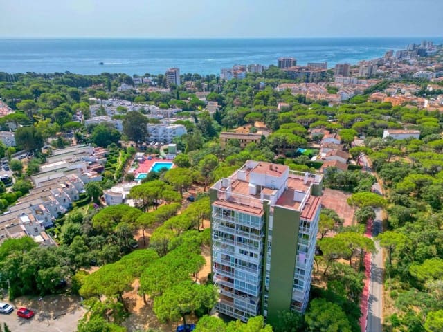 Apartamento de 2 habitaciones en Platja d'Aro, Castell-Platja d'Aro en venta con piscina - 280.000 € (Ref: 9404620)