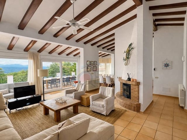 7 sypialnia Willa na sprzedaż w Santa Cristina d'Aro z basenem garażem - 1 375 000 € (Ref: 9582905)