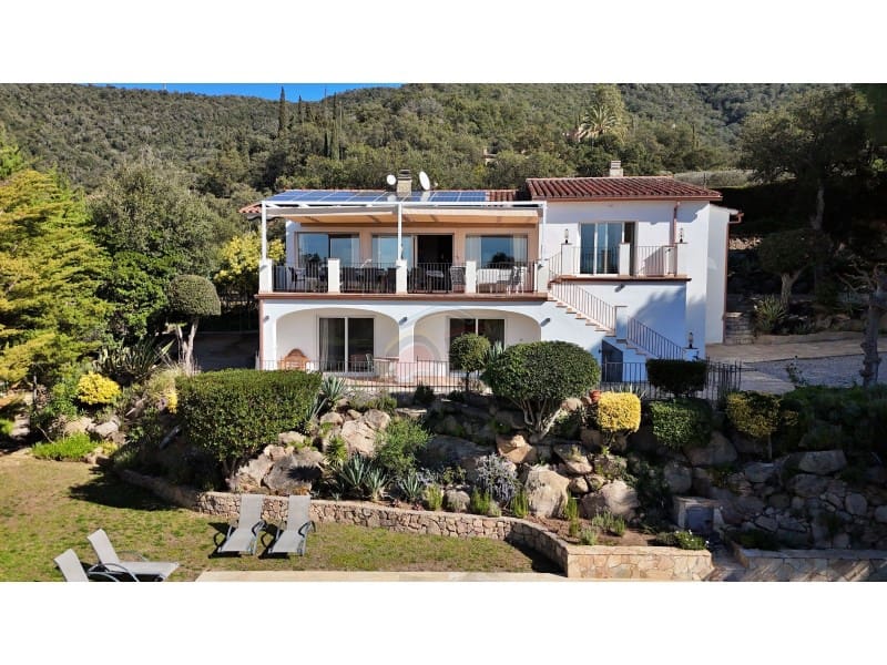 7 bedroom Villa for sale in Santa Cristina d'Aro with pool garage - € 1,375,000 (Ref: 9582905)