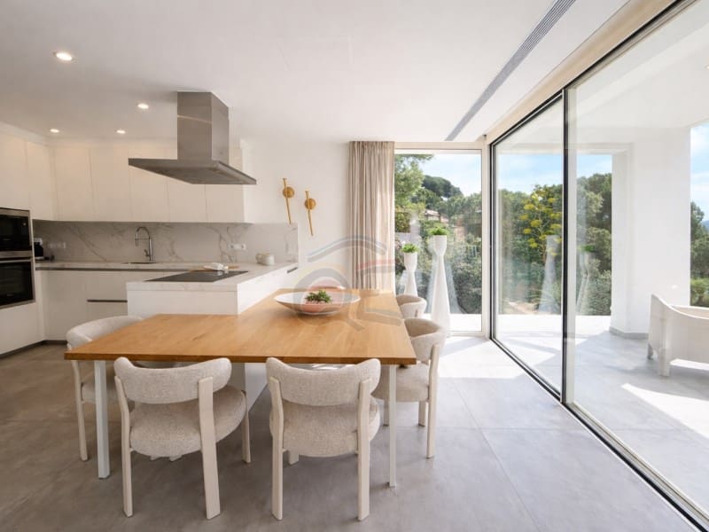4 bedroom Villa for sale in Calonge i Sant Antoni with pool - € 1,250,000 (Ref: 9682429)