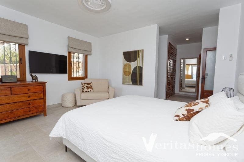 3 soveværelse Villa til salg i Mojacar med swimmingpool garage - € 995.000 (Ref: 10097363)