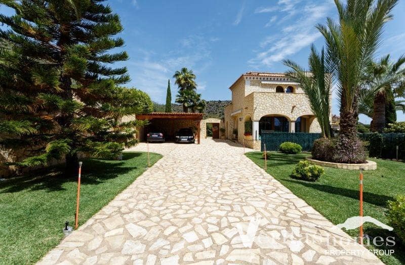 5 soveværelse Villa til salg i Cala Panizo med swimmingpool - € 1.100.000 (Ref: 6882292)