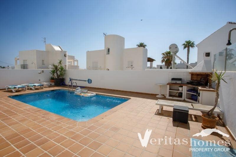 4 Zimmer Villa zu verkaufen in Mojacar mit Pool - 595.000 € (Ref: 8364898)