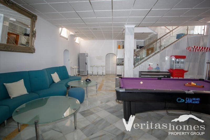 4 Zimmer Villa zu verkaufen in Mojacar mit Pool - 595.000 € (Ref: 8364898)