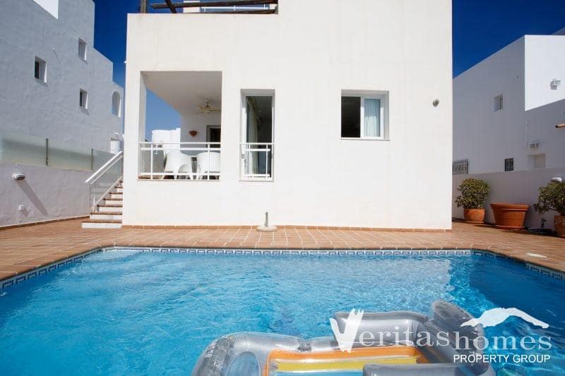 4 Zimmer Villa zu verkaufen in Mojacar mit Pool - 595.000 € (Ref: 8364898)