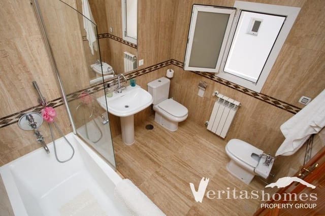 4 Zimmer Villa zu verkaufen in Mojácar mit Pool - 595.000 € (Ref: 8364898)