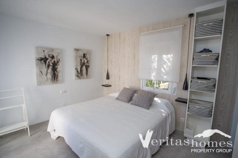 3 makuuhuone Huvila myytävänä paikassa Puerto del Rey mukana uima-altaan - 510 000 € (Ref: 9322838)