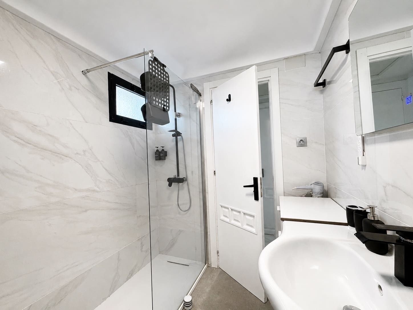 Apartment for sale in New Golden Mile with pool garage - € 225,000 (Ref: 10002582)