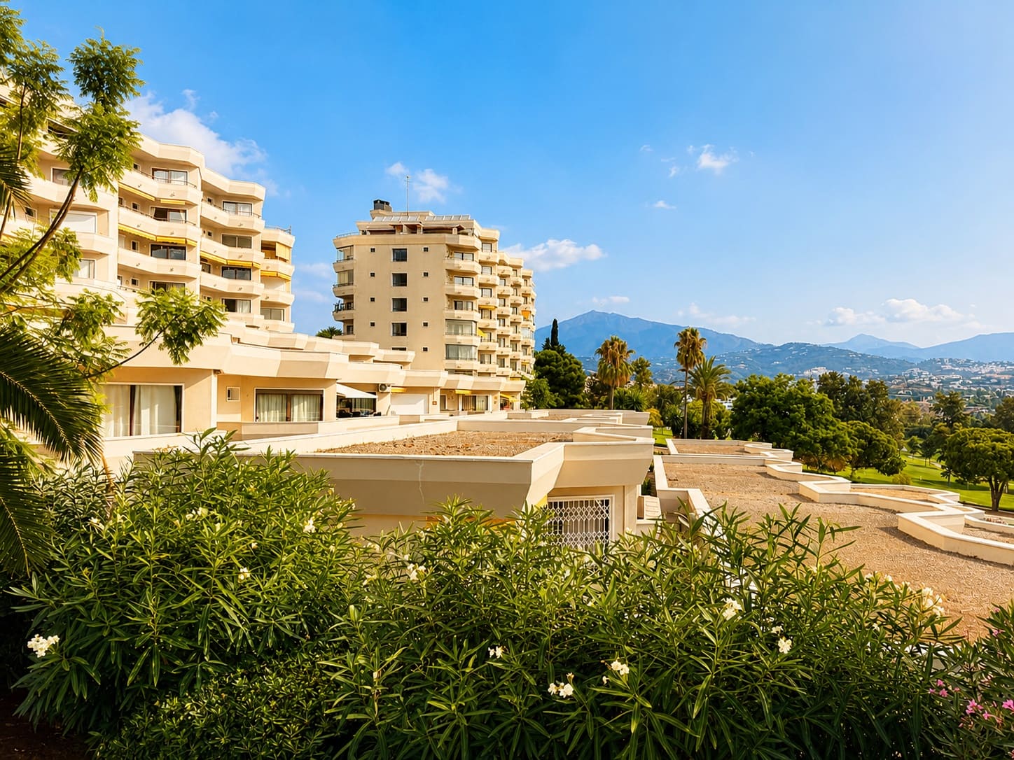 Apartment for sale in New Golden Mile with pool garage - € 225,000 (Ref: 10002582)