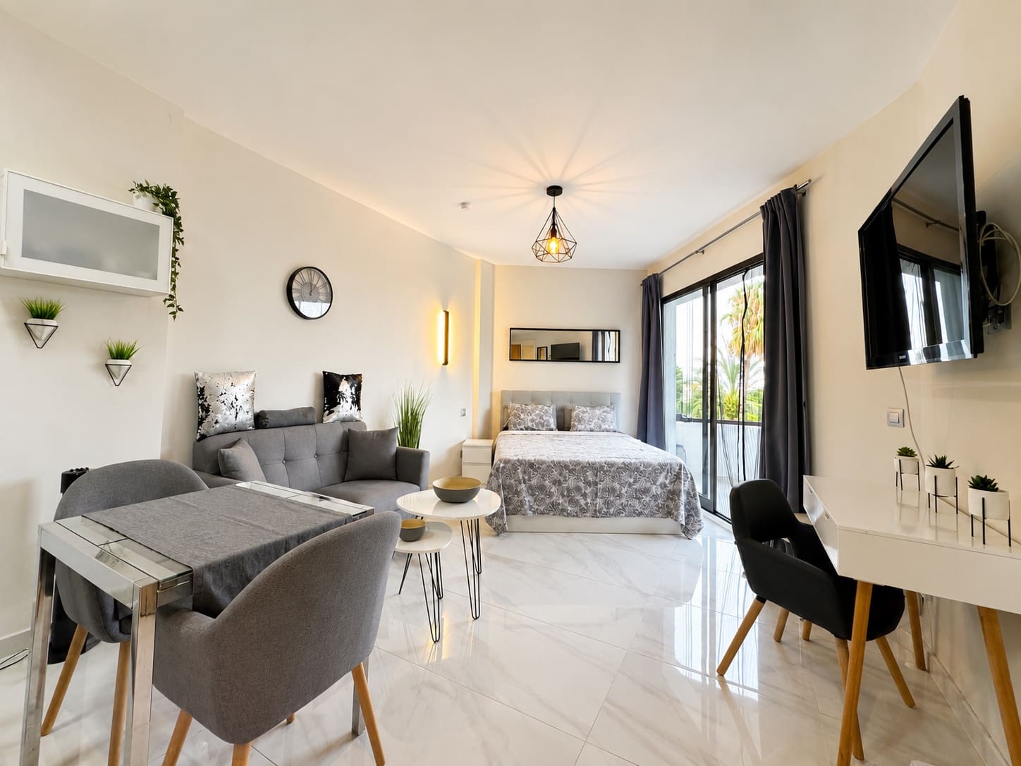 Studio for sale in New Golden Mile with pool garage - € 225,000 (Ref: 10007151)