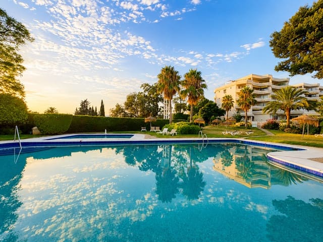 Studio for sale in New Golden Mile, Estepona with pool garage - € 225,000 (Ref: 10007151)