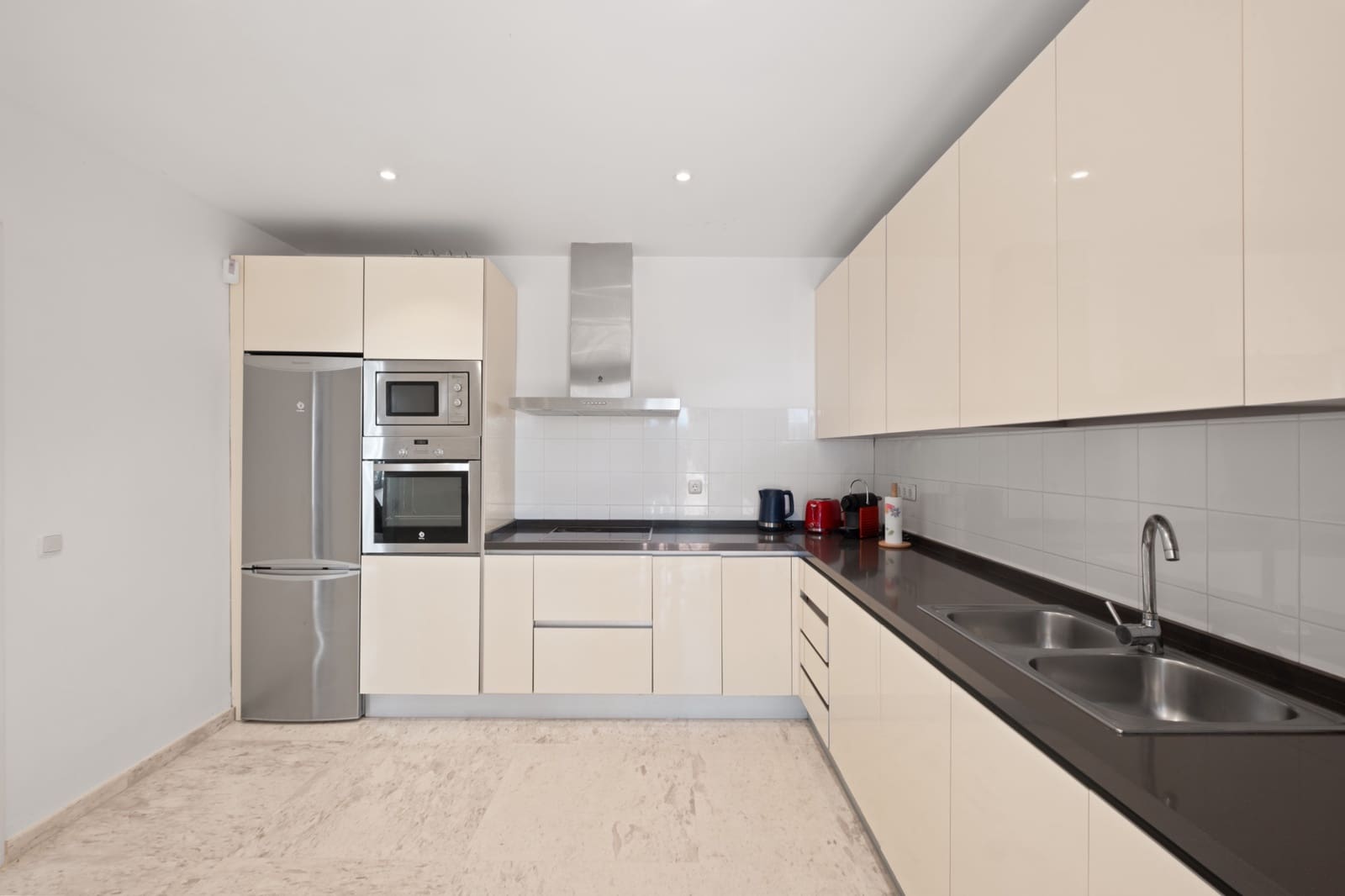 2 slaapkamer Appartement te koop in Marbella met zwembad garage - € 520.000 (Ref: 10018819)