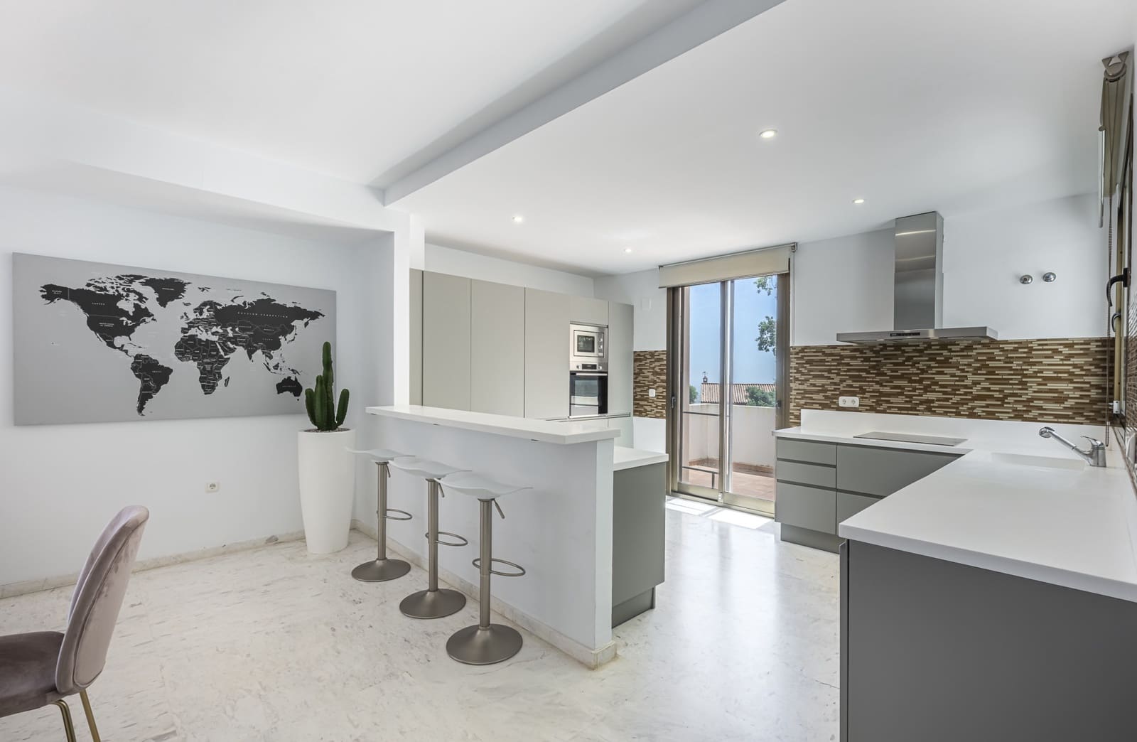 2 chambre Penthouse à vendre à Marbella avec piscine garage - 635 000 € (Ref: 10029081)