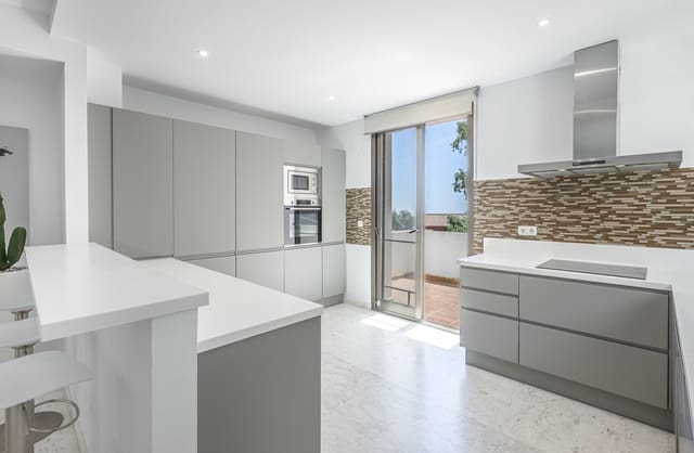 2 chambre Penthouse à vendre à Marbella avec piscine garage - 635 000 € (Ref: 10029081)