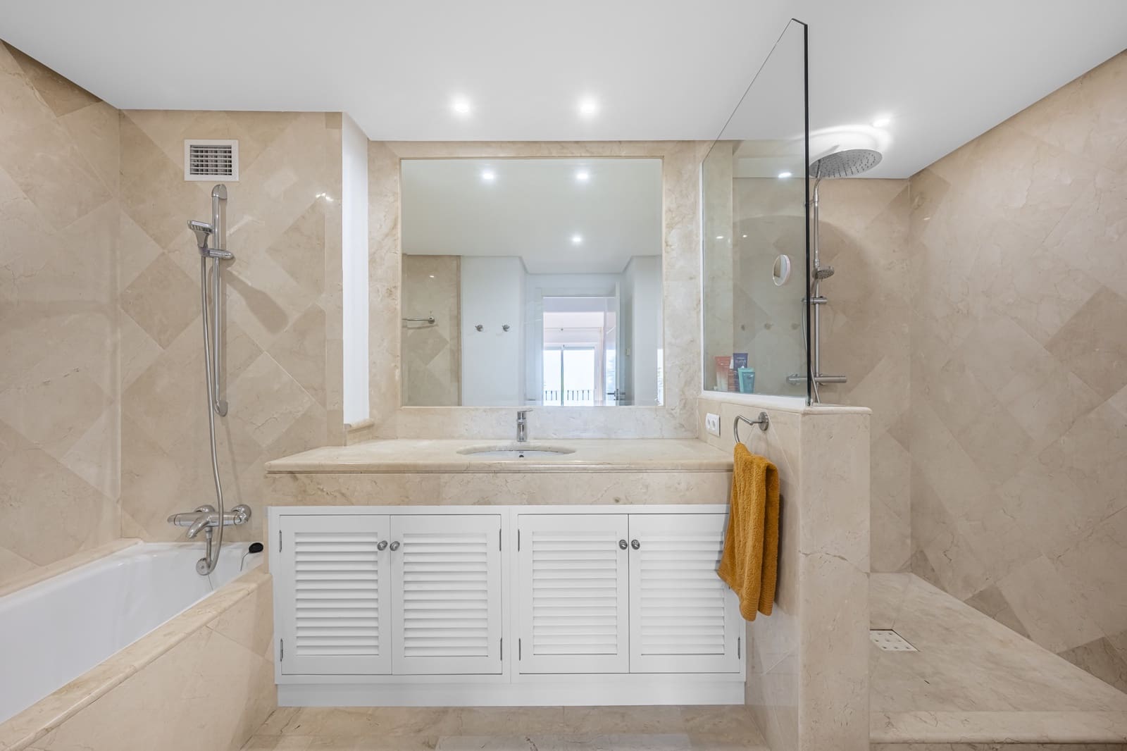 3 Zimmer Apartment zu verkaufen in Marbella mit Pool Garage - 525.000 € (Ref: 10071879)