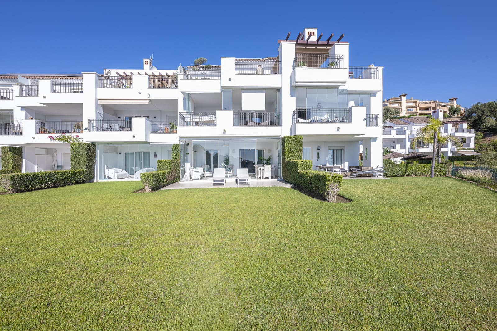 2 bedroom Apartment for sale in Marbella with pool garage - € 399,000 (Ref: 10110477)