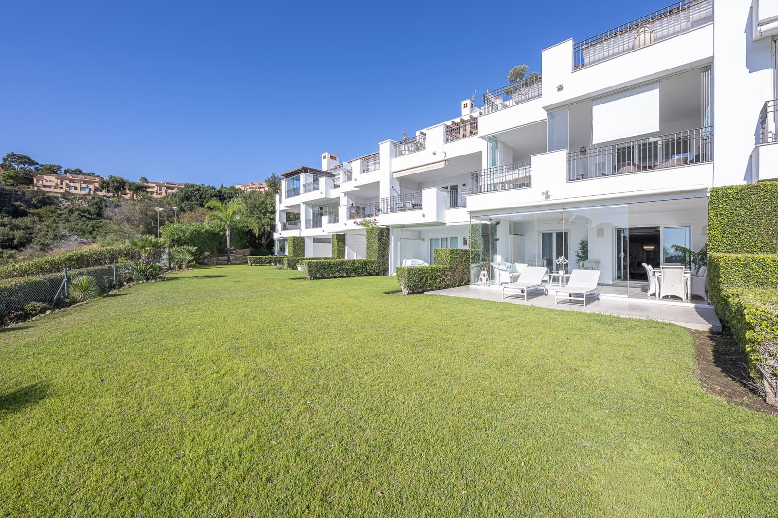 2 bedroom Apartment for sale in Marbella with pool garage - € 399,000 (Ref: 10110477)