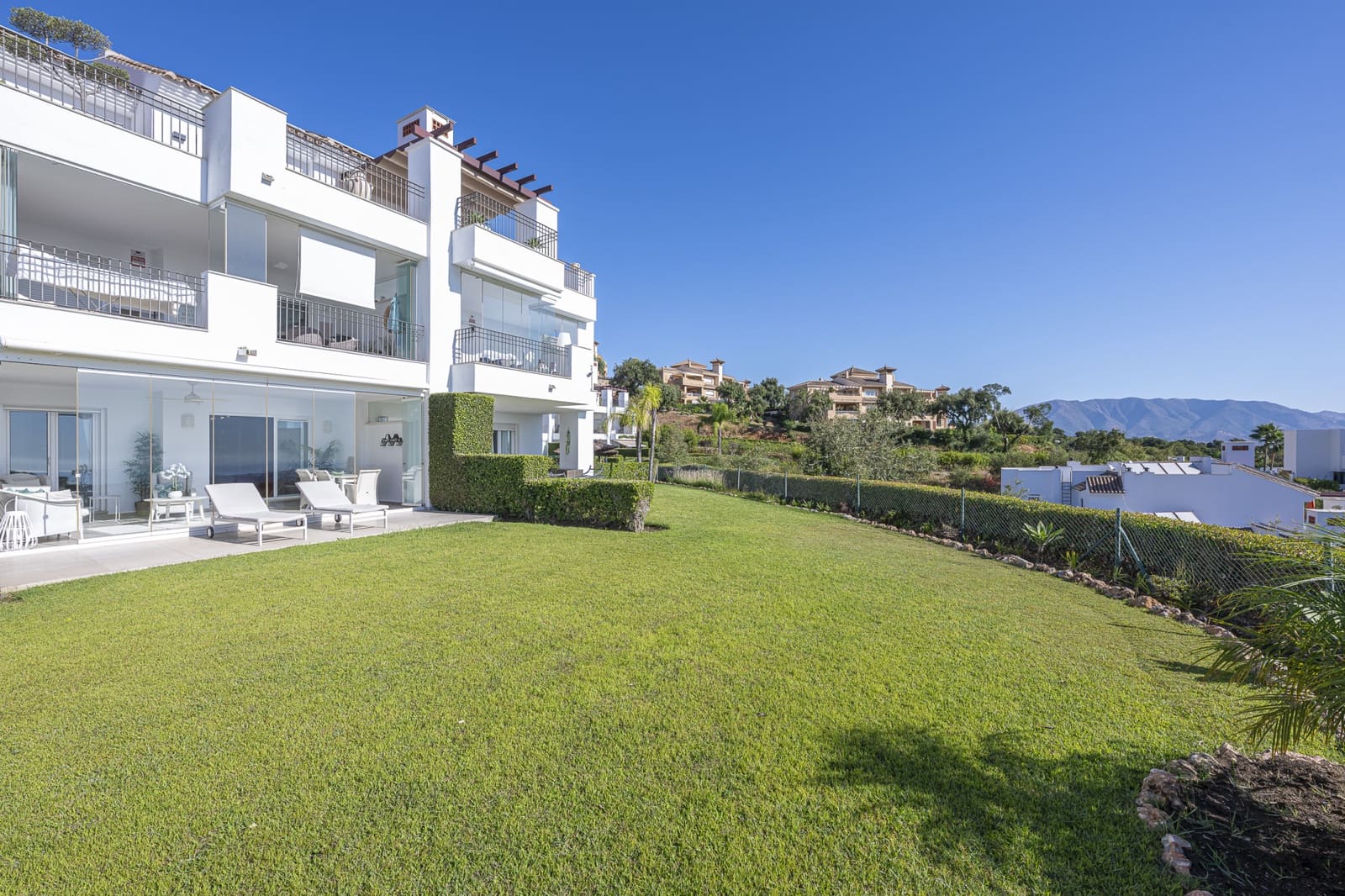 2 bedroom Apartment for sale in Marbella with pool garage - € 399,000 (Ref: 10110477)