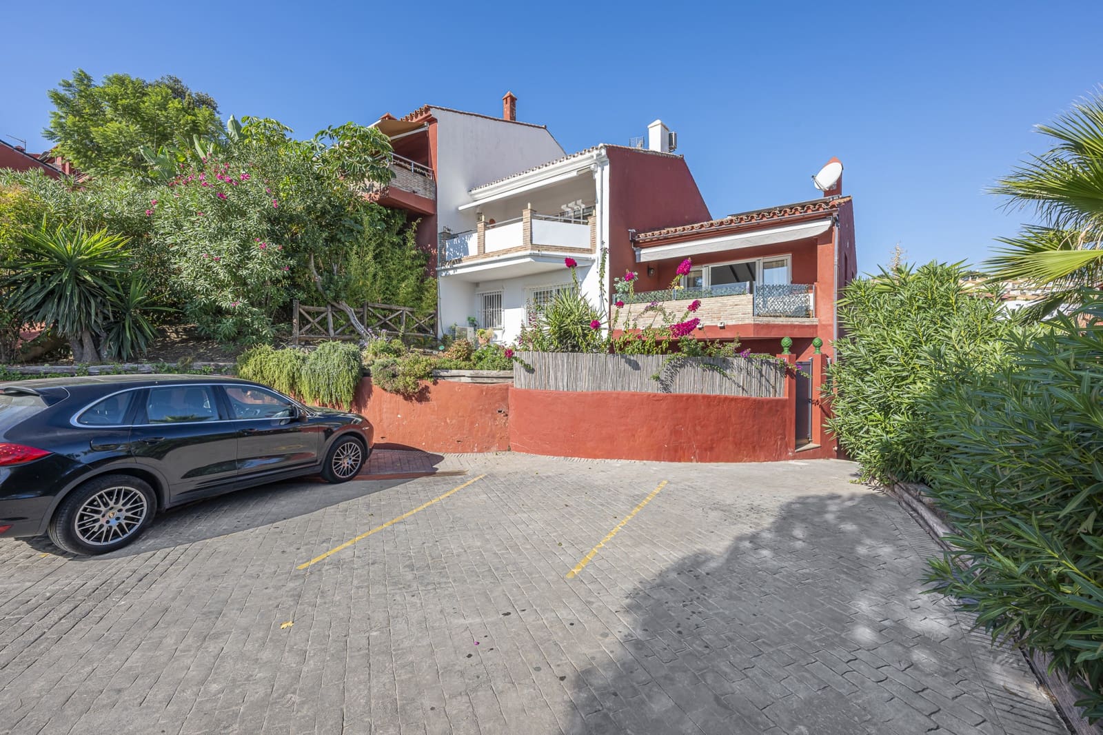 2 bedroom Townhouse for sale in Marbella with garage - € 385,000 (Ref: 10131155)