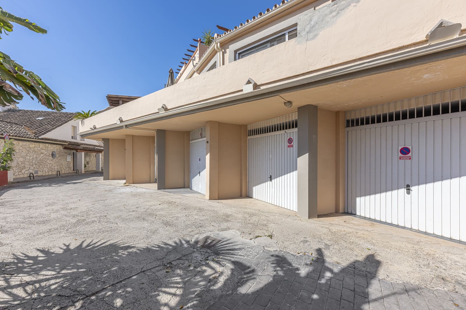 2 bedroom Townhouse for sale in Marbella with garage - € 385,000 (Ref: 10131155)