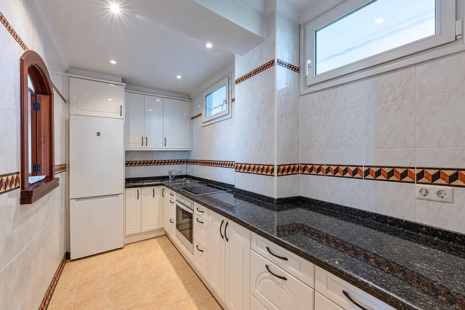 1 soveværelse Penthouse til salg i Marbella med swimmingpool garage - € 549.000 (Ref: 10173155)