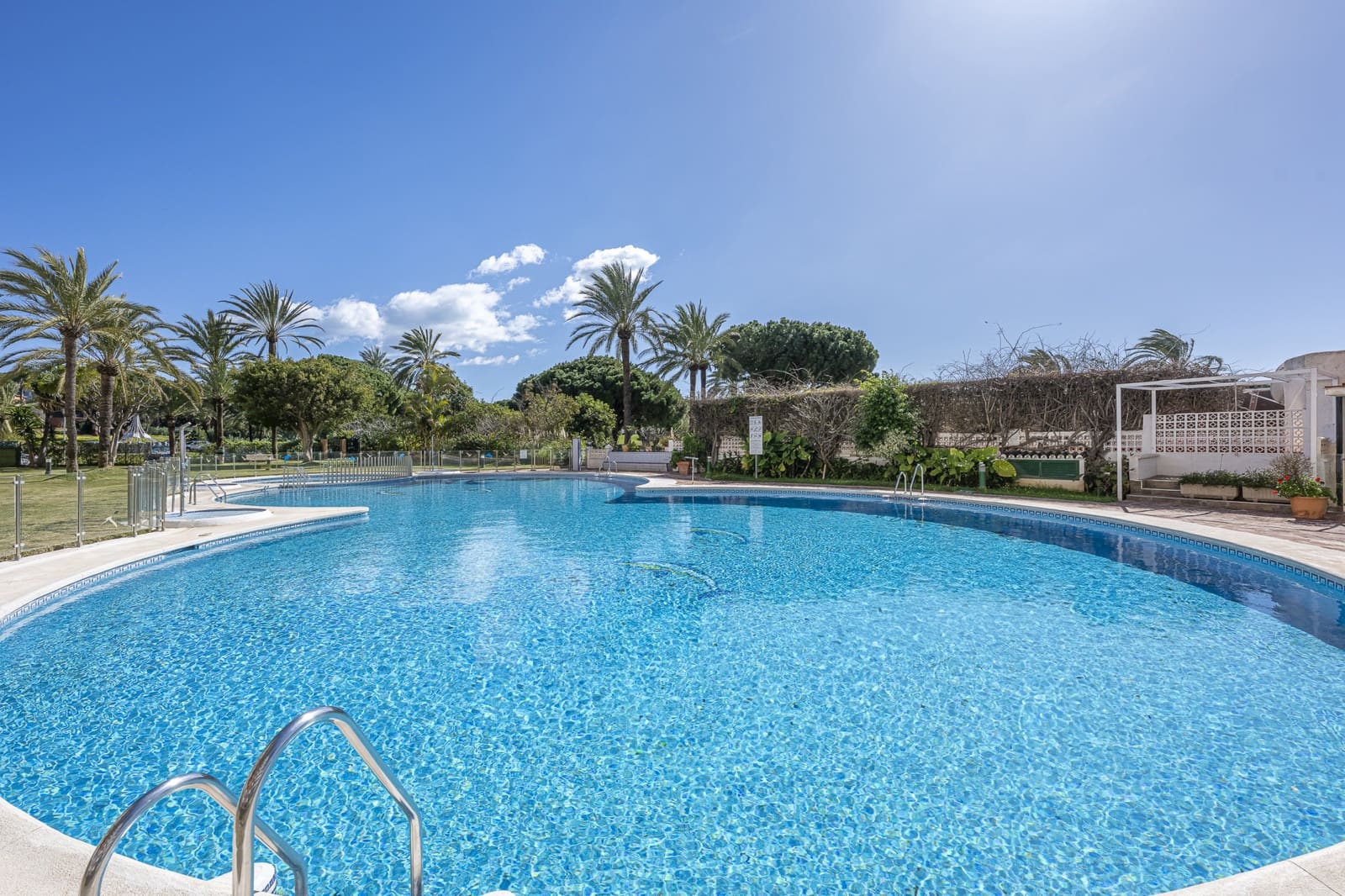 1 soveværelse Penthouse til salg i Marbella med swimmingpool garage - € 549.000 (Ref: 10173155)