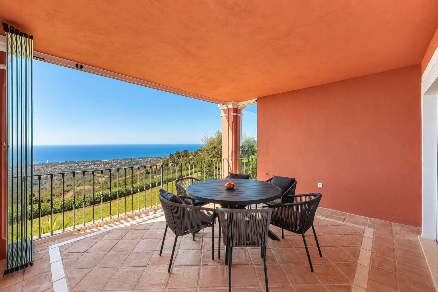 2 soverom Leilighet til salgs i Marbella med svømmebasseng garasje - € 695 000 (Ref: 10174930)