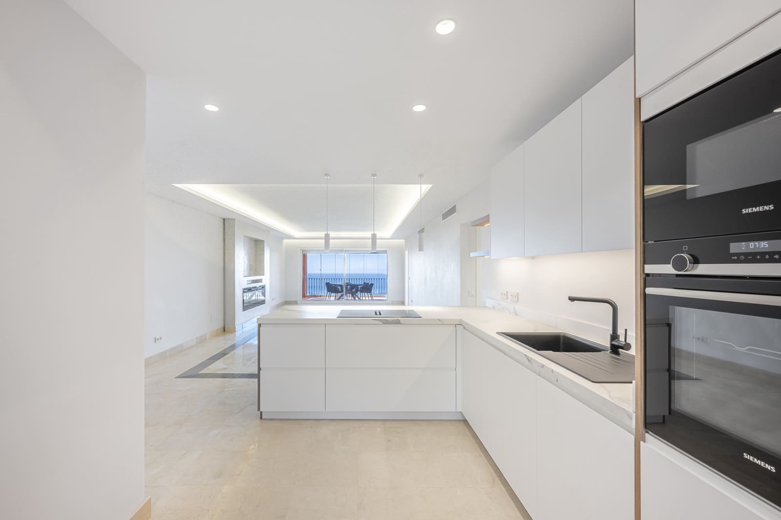 2 soverom Leilighet til salgs i Marbella med svømmebasseng garasje - € 695 000 (Ref: 10174930)