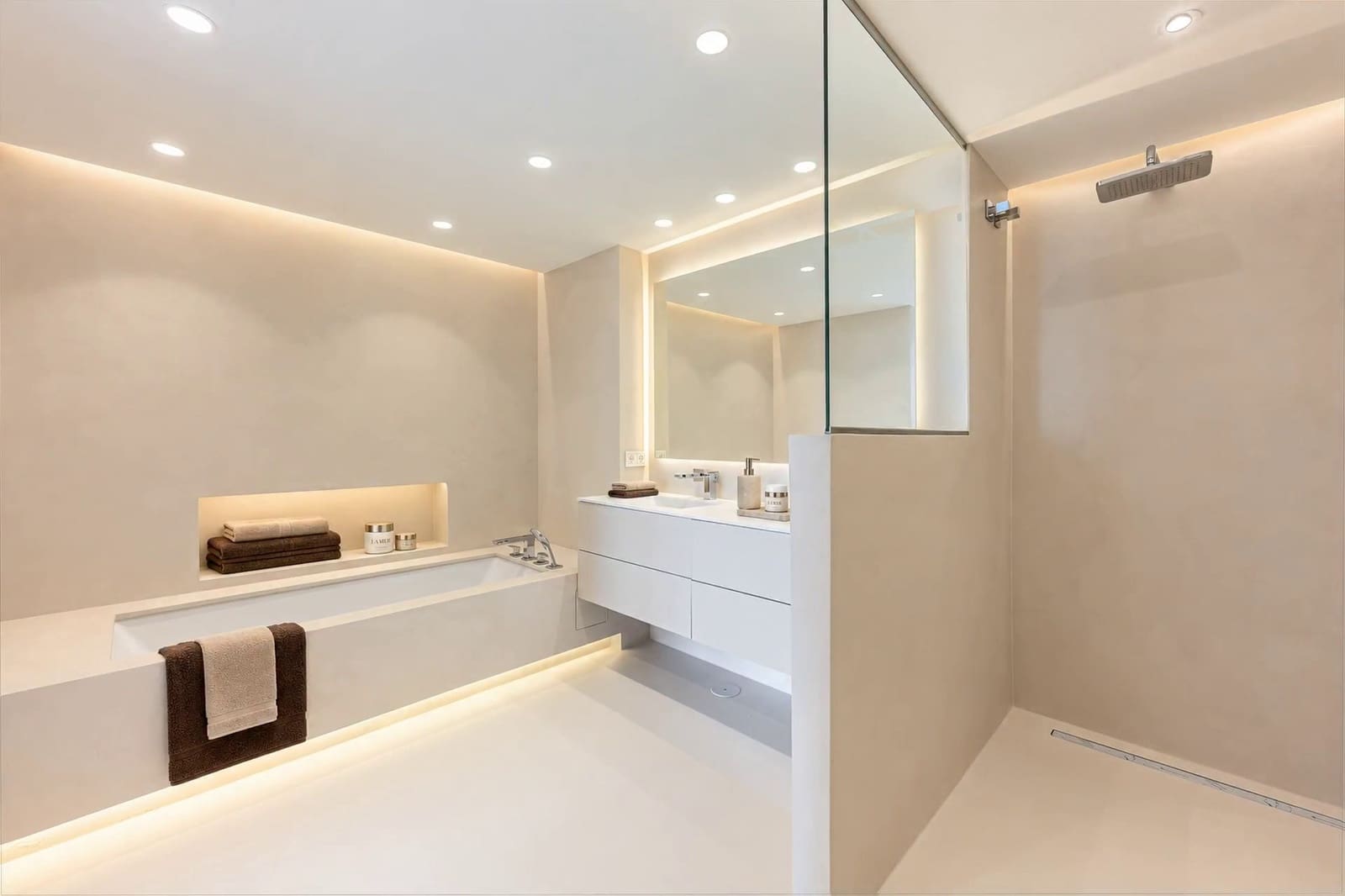 2 soverom Leilighet til salgs i Marbella med svømmebasseng garasje - € 695 000 (Ref: 10174930)