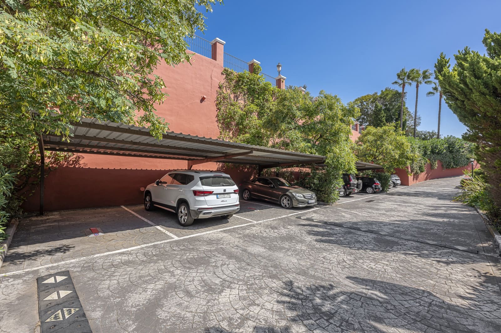 2 soverom Leilighet til salgs i Marbella med svømmebasseng garasje - € 695 000 (Ref: 10174930)