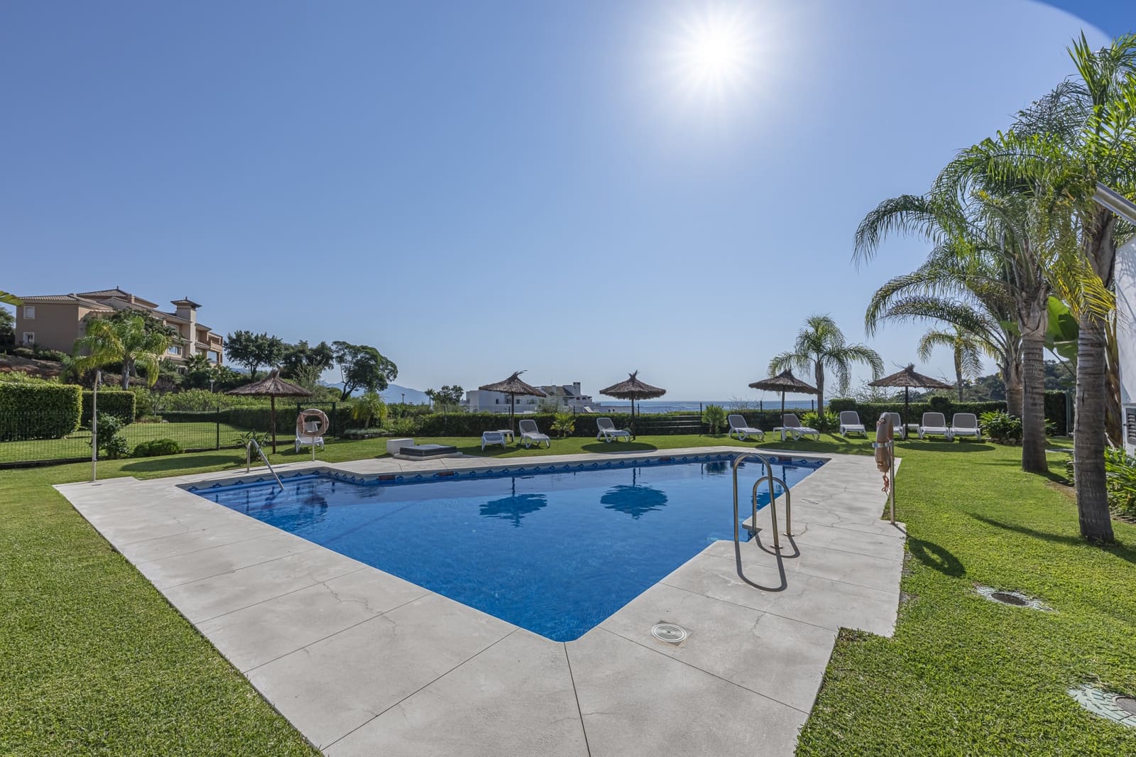 2 soveværelse Penthouse til salg i Marbella med swimmingpool garage - € 695.000 (Ref: 10184092)