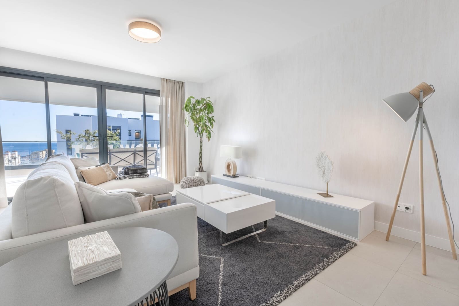 2 bedroom Apartment for sale in Estepona with pool garage - € 660,000 (Ref: 6711911)