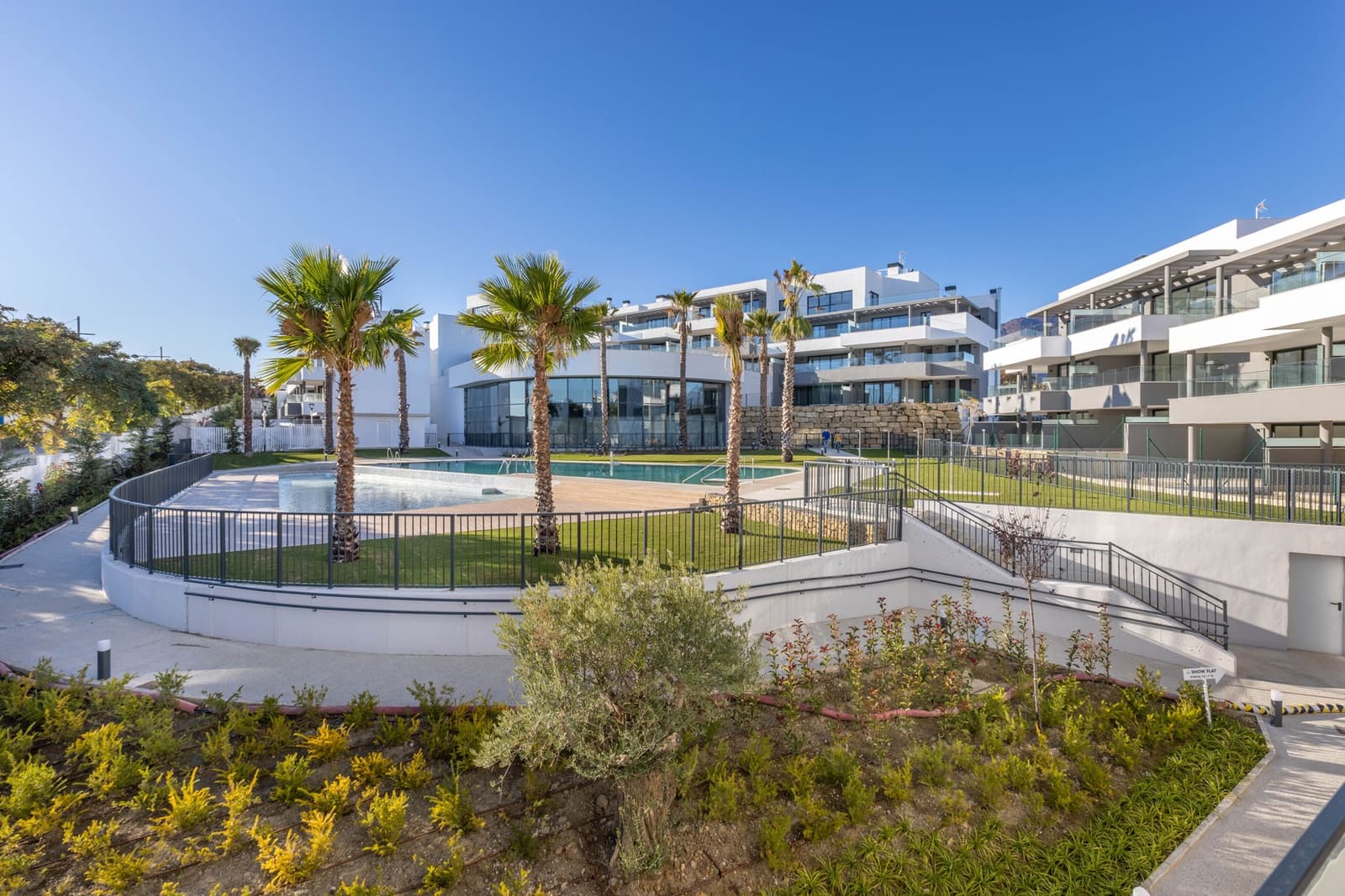 2 bedroom Apartment for sale in Estepona with pool garage - € 660,000 (Ref: 6711911)