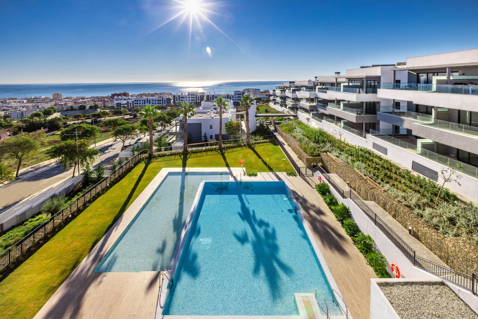 2 bedroom Apartment for sale in Estepona with pool garage - € 660,000 (Ref: 6711911)