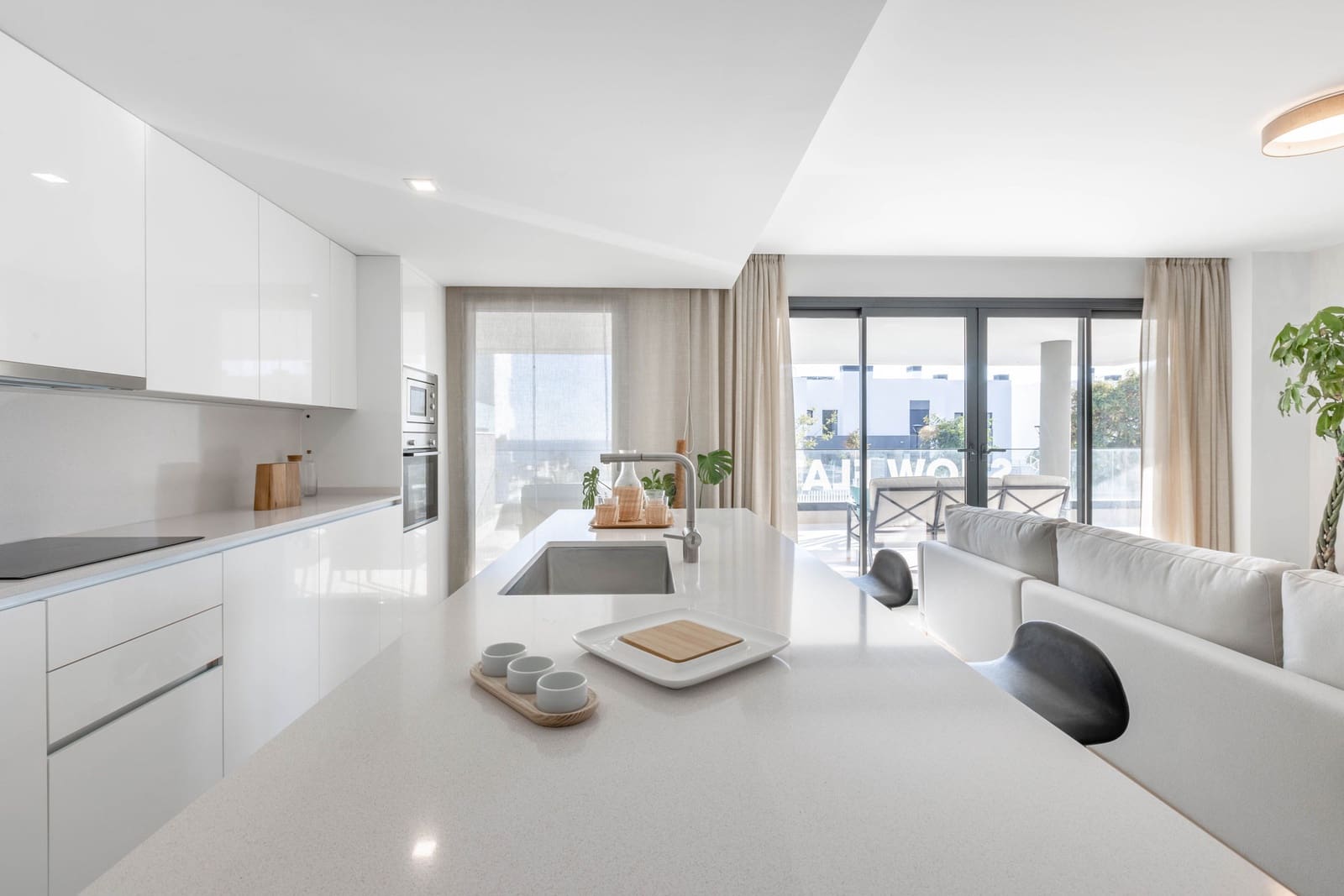 2 bedroom Apartment for sale in Estepona with pool garage - € 660,000 (Ref: 6711911)