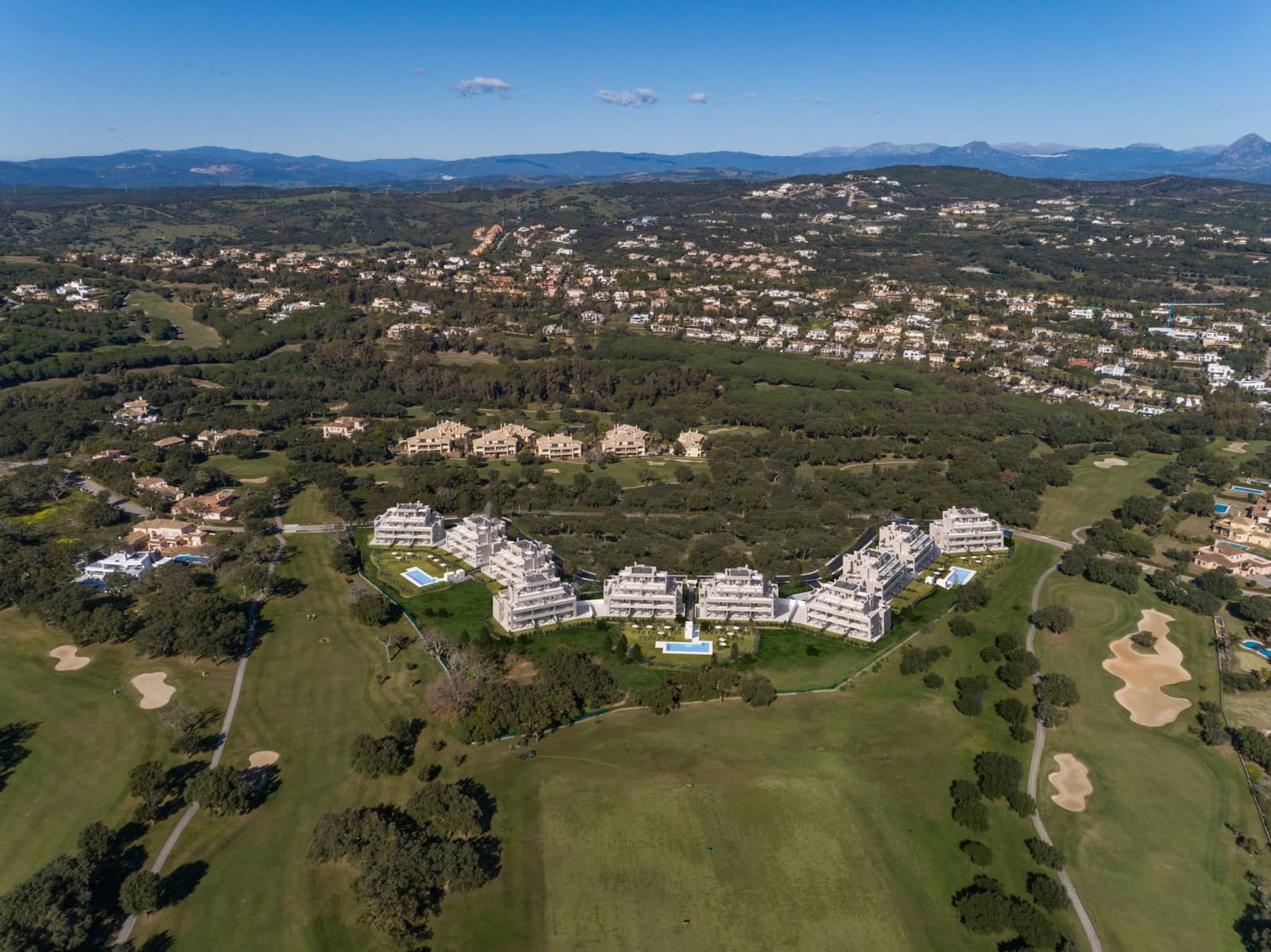 2 soverom Leilighet til salgs i Sotogrande med svømmebasseng garasje - € 415 000 (Ref: 8013716)