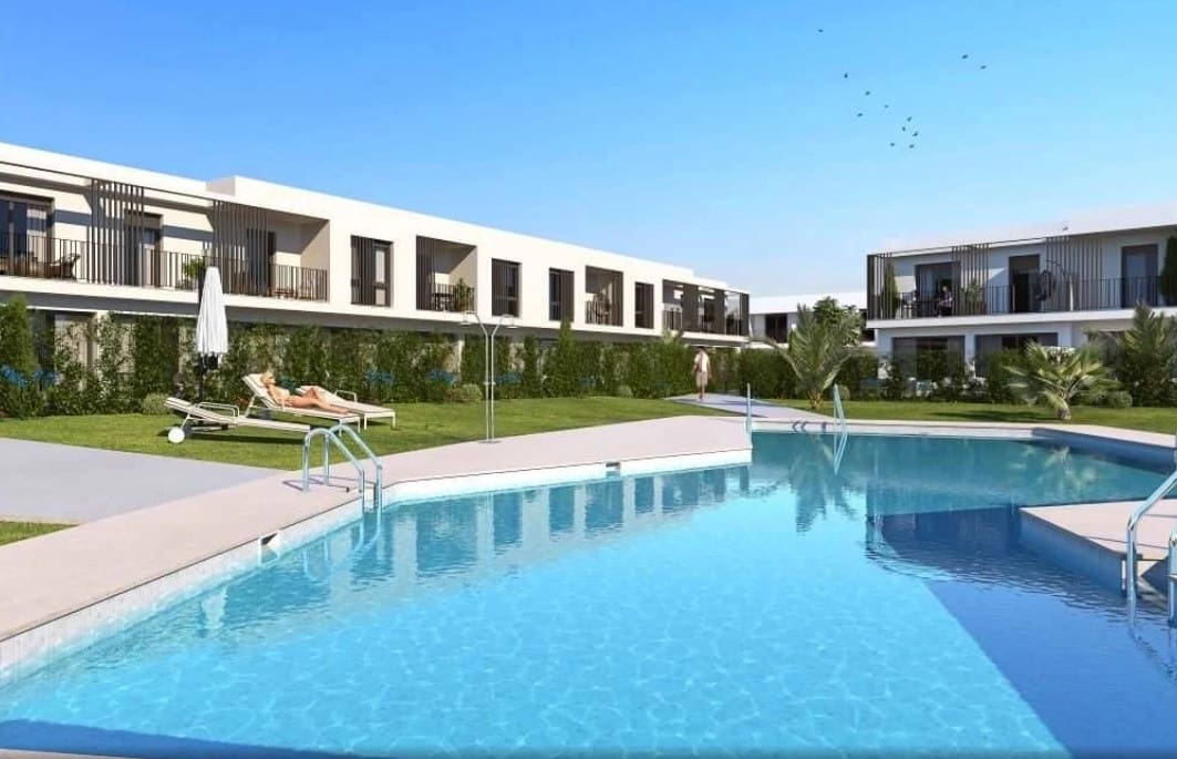 4 soveværelse Byhus til salg i Sotogrande med swimmingpool garage - € 544.000 (Ref: 8467661)