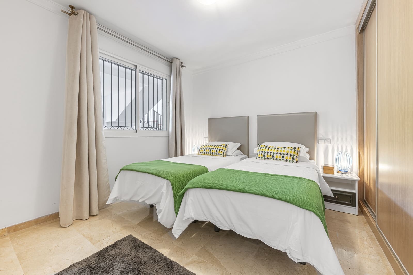 3 sypialnia Apartament na sprzedaż w Marbella z basenem garażem - 459 000 € (Ref: 9265693)