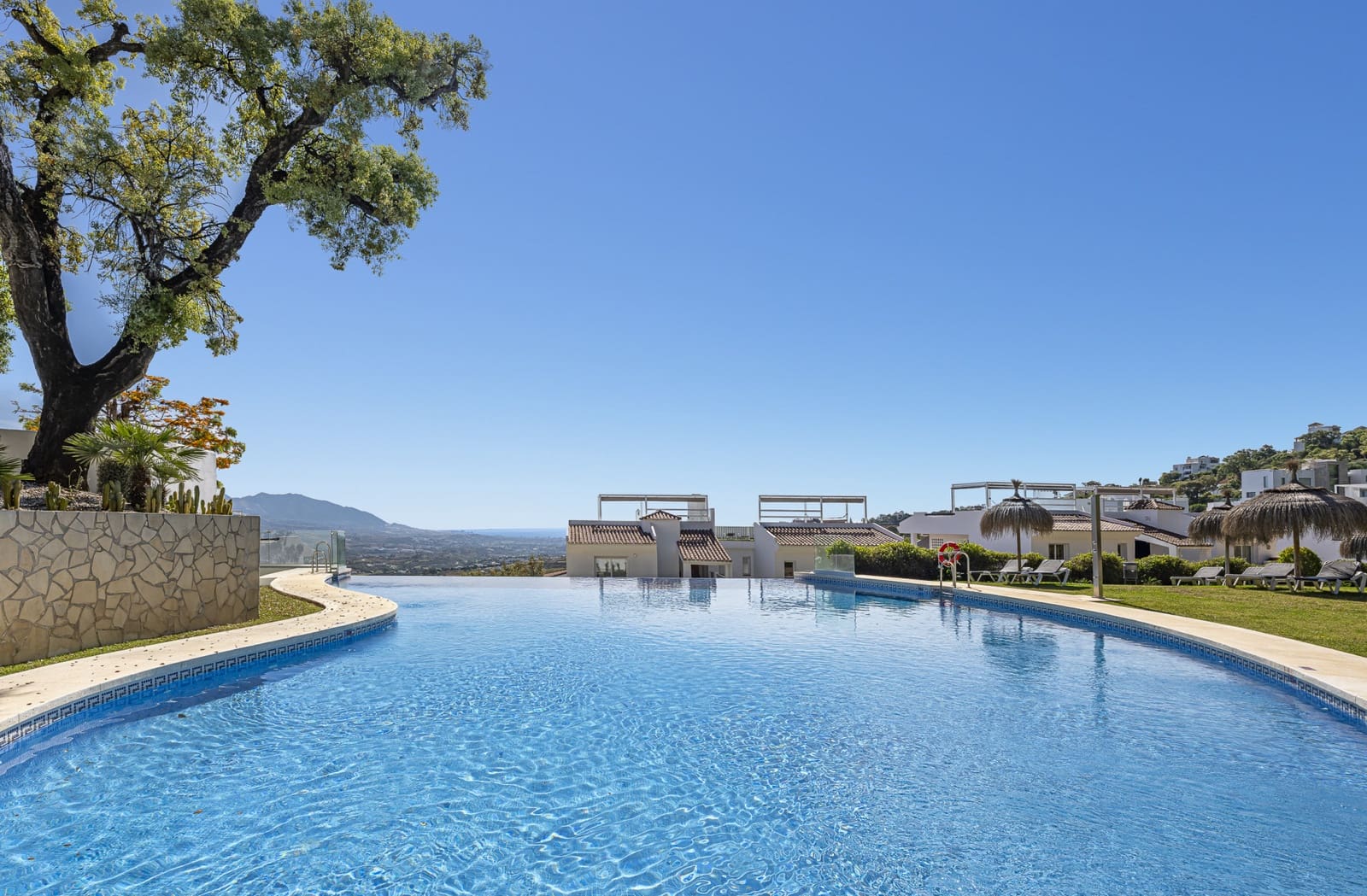 3 sypialnia Apartament na sprzedaż w Marbella z basenem garażem - 459 000 € (Ref: 9265693)