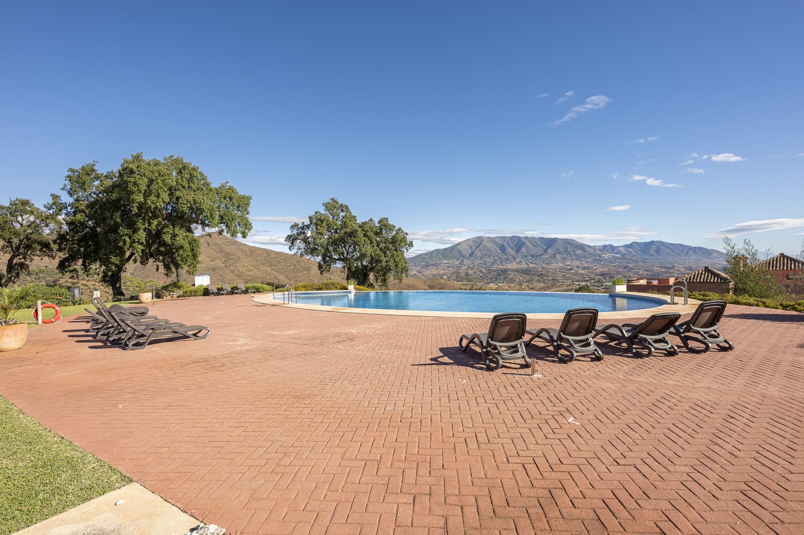 3 bedroom Apartment for sale in Marbella with pool garage - € 549,000 (Ref: 9346664)