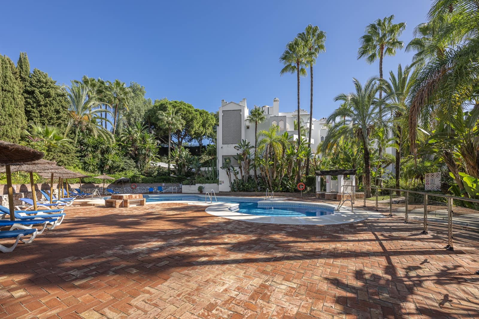 2 quarto Penthouse para venda em Marbella com piscina garagem - 309 000 € (Ref: 9371572)