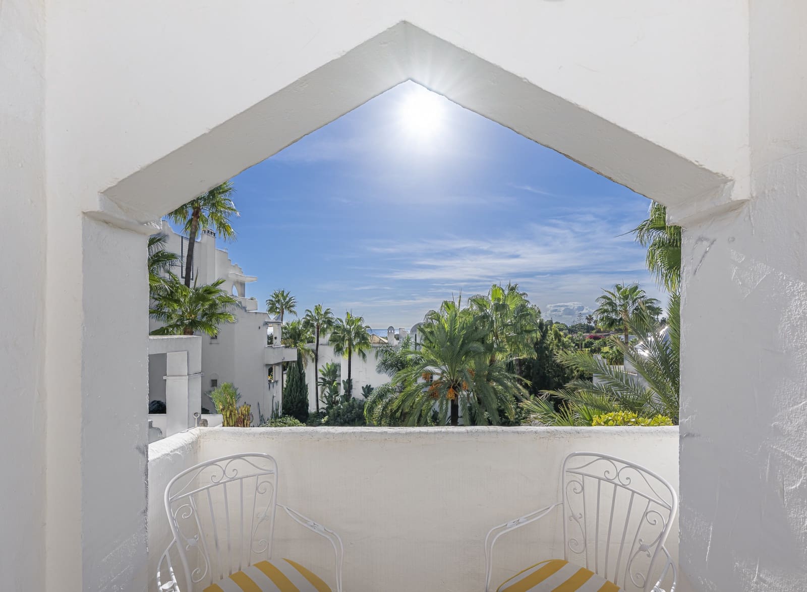 2 bedroom Penthouse for sale in Marbella with pool garage - € 299,000 (Ref: 9371572)