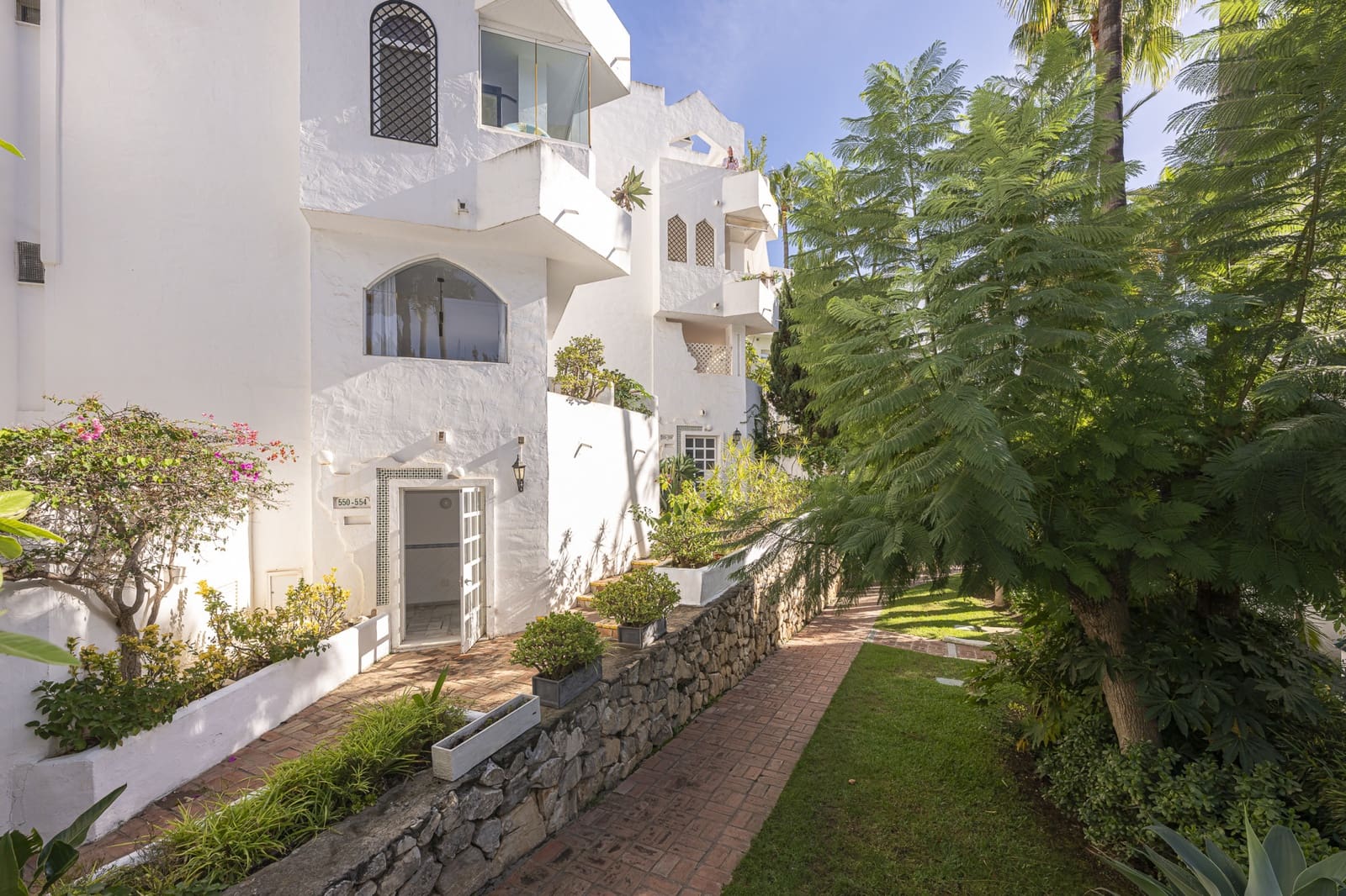 2 bedroom Penthouse for sale in Marbella with pool garage - € 299,000 (Ref: 9371572)