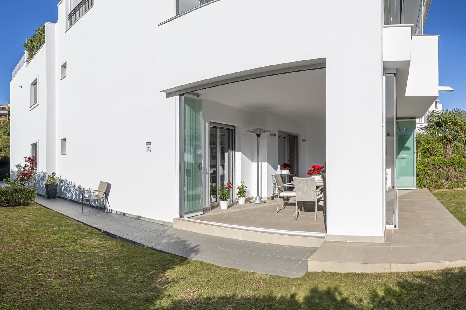 3 Zimmer Apartment zu verkaufen in Marbella mit Pool Garage - 425.000 € (Ref: 9443052)