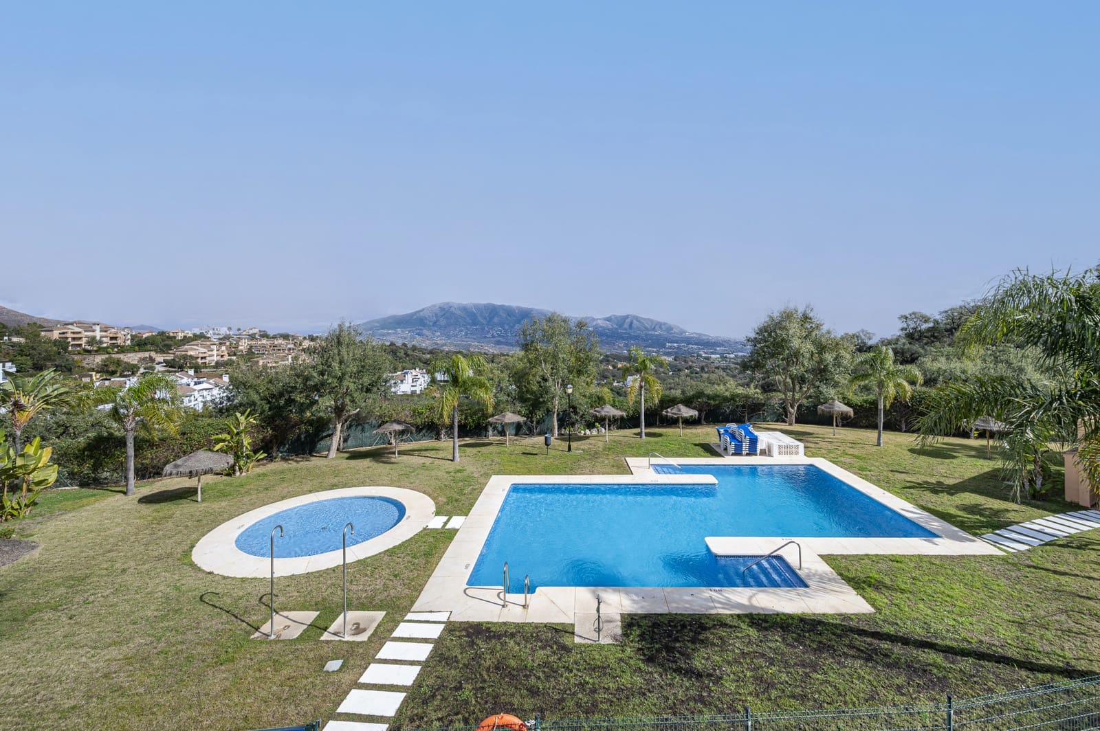 2 slaapkamer Penthouse te koop in Marbella met zwembad garage - € 355.000 (Ref: 9540584)