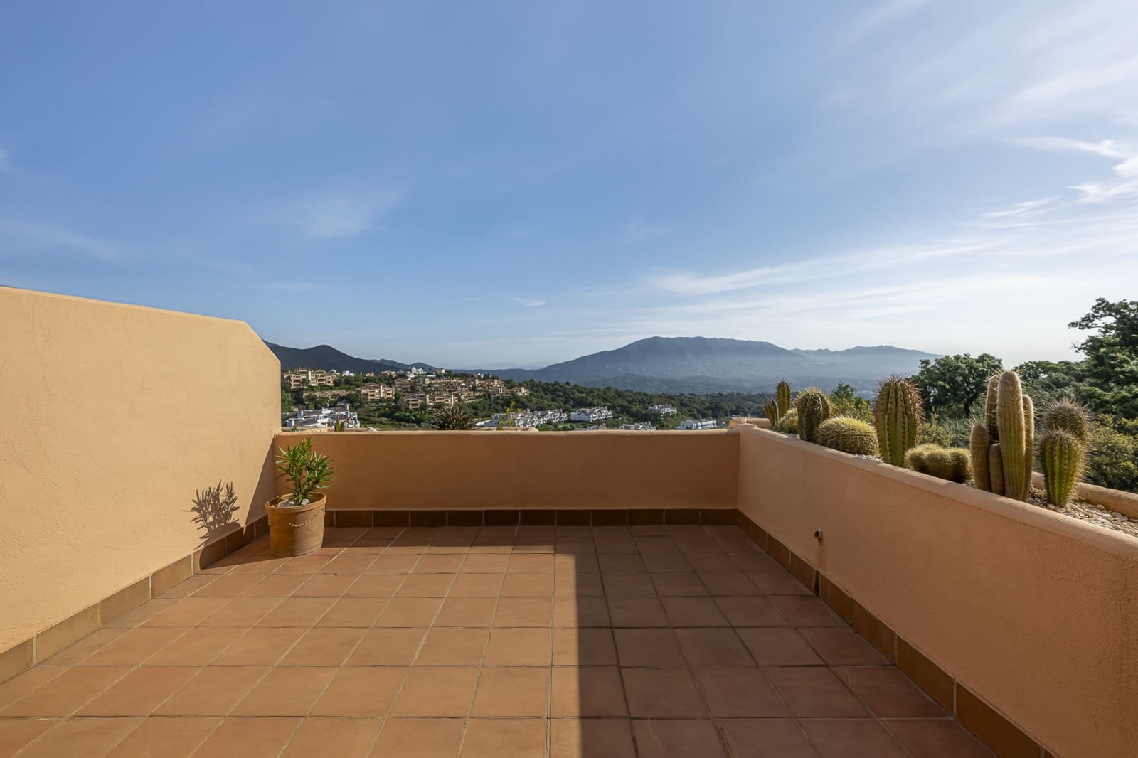 2 bedroom Penthouse for sale in Marbella with pool garage - € 349,000 (Ref: 9540584)