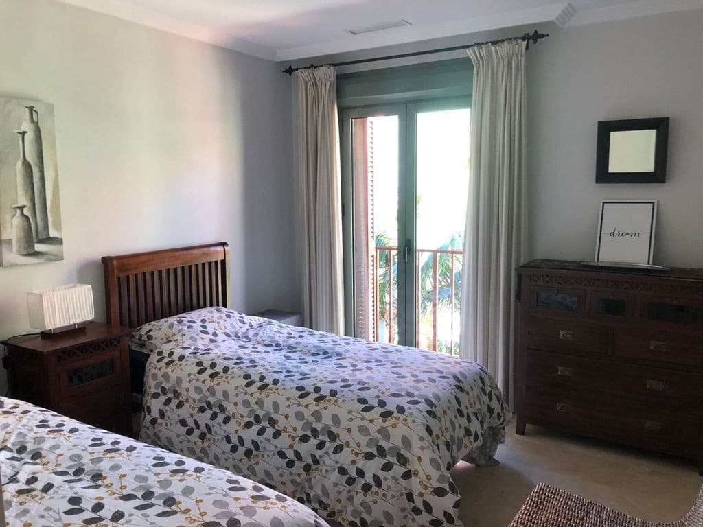 2 sovrum Lägenhet till salu i Sotogrande med pool garage - 519 000 € (Ref: 9581403)