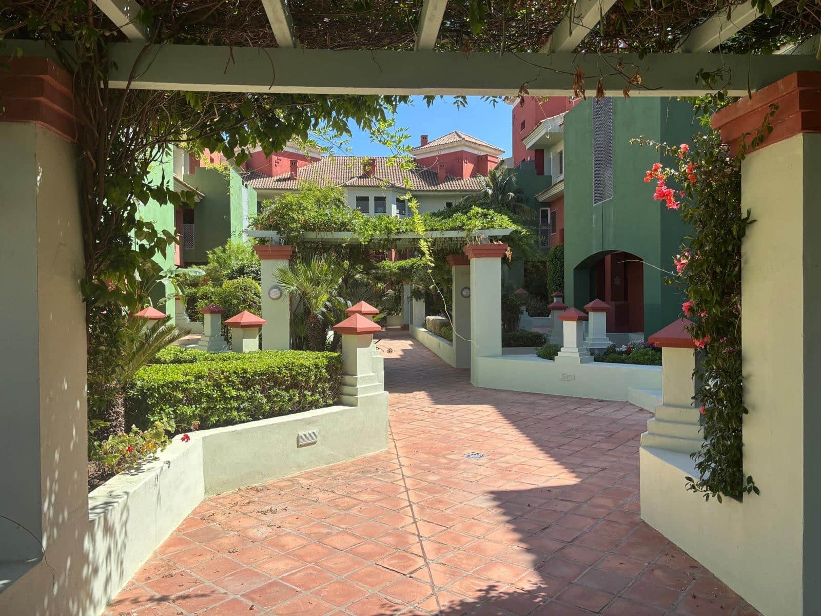 2 sovrum Lägenhet till salu i Sotogrande med pool garage - 519 000 € (Ref: 9581403)