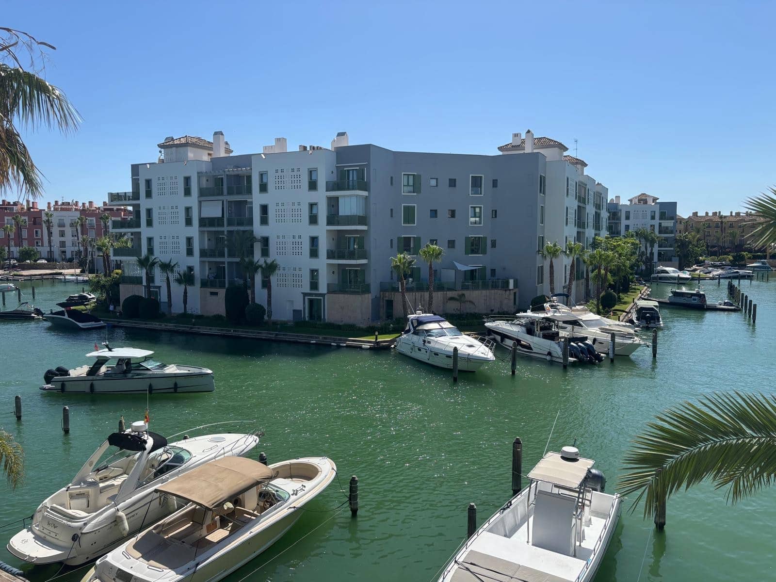 2 sovrum Lägenhet till salu i Sotogrande med pool garage - 519 000 € (Ref: 9581403)